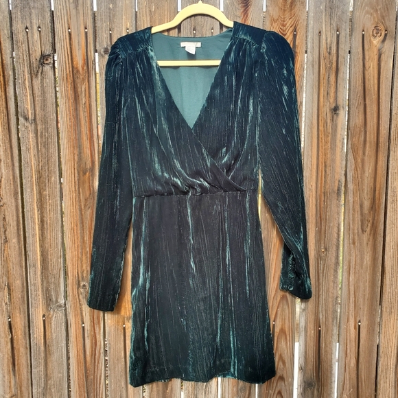 Emerald green velvet dress - Picture 2 of 7